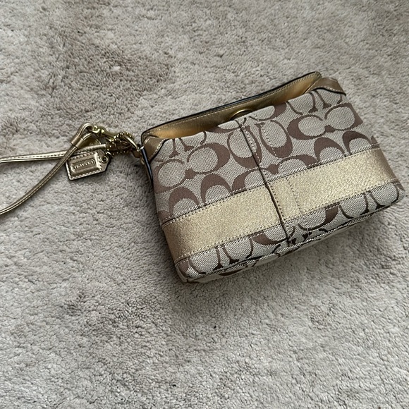 Coach signature wristlet - Picture 3 of 4